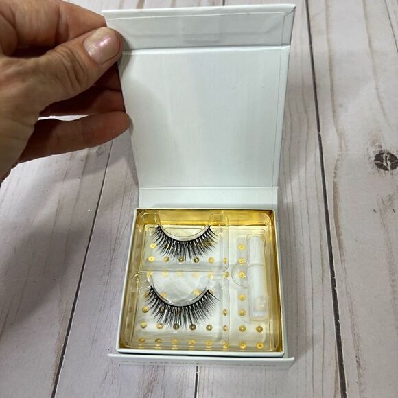 Battington Beauty Eye Lashes Monroe 3D Silk NIB - Picture 1 of 4